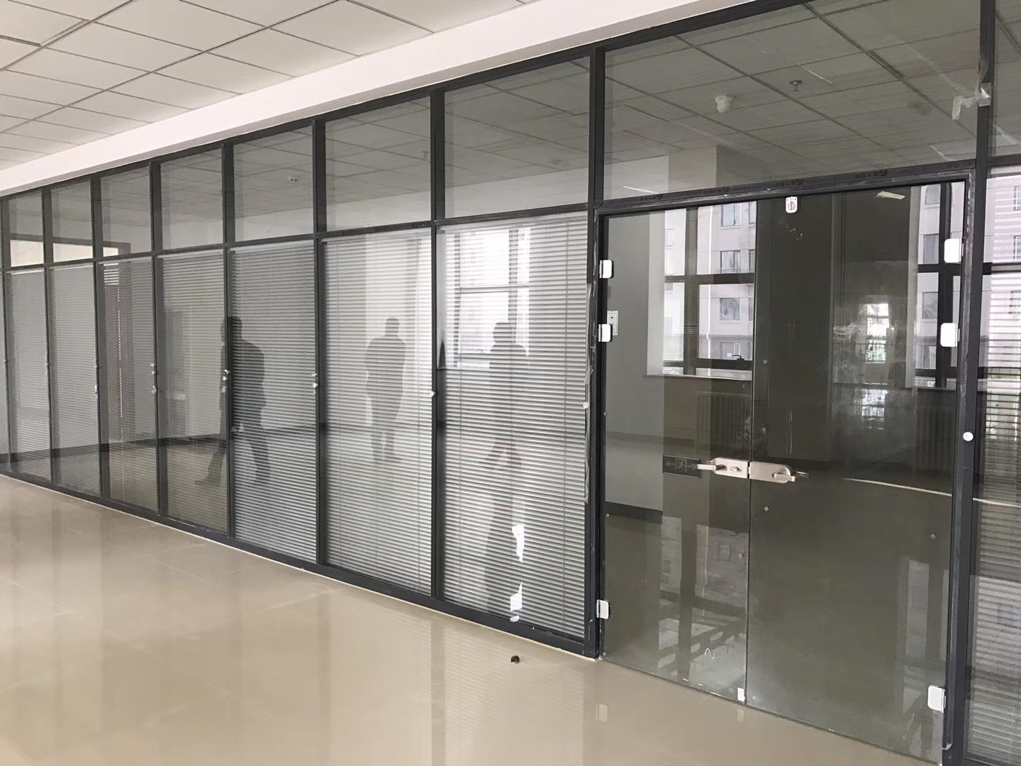 南岔区办公百叶隔断电动门 - 价格
